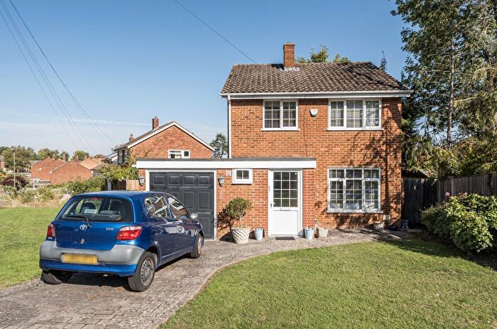 3 Bedroom Detached House For Sale In Pondwood Rise, Orpington, BR6