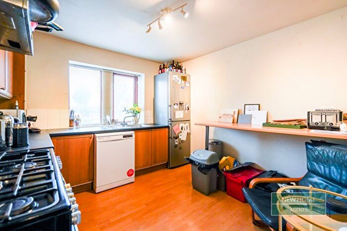 3 Bedroom End Of Terrace House For Sale In The Green, Idle, Bradford, BD10