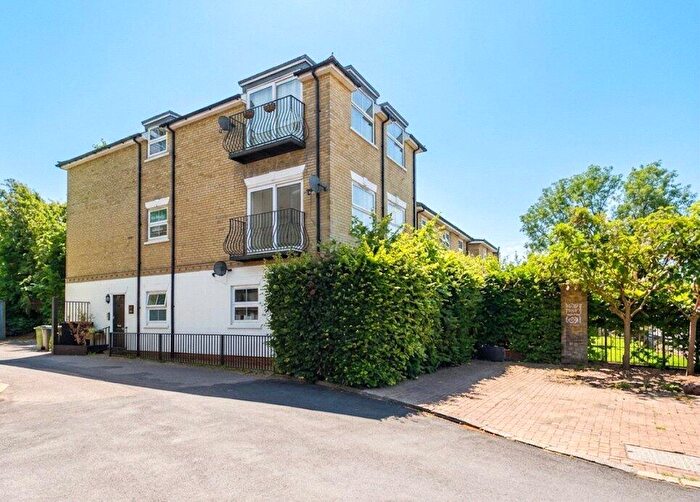 2 Bedroom Apartment For Sale In Portsmouth Road, Long Ditton, Surbiton, Surrey, KT6