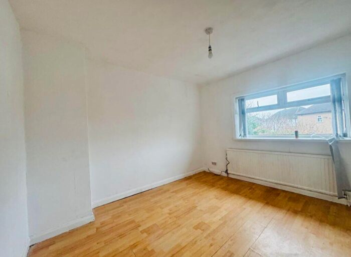 3 Bedroom Semi-detached House To Rent In Langdale Avenue, Bradford, BD8