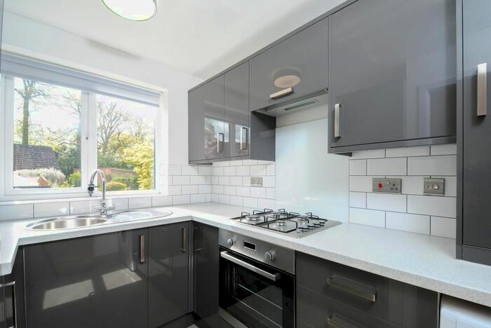 2 Bedroom Flat To Rent In Woodlands Close, Headington, OX3