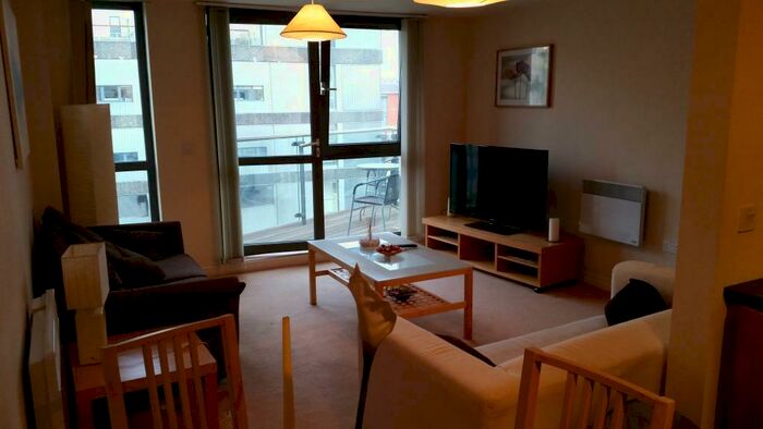 1 Bedroom Flat To Rent In Centenary Plaza, Birmingham, West Midlands, B1