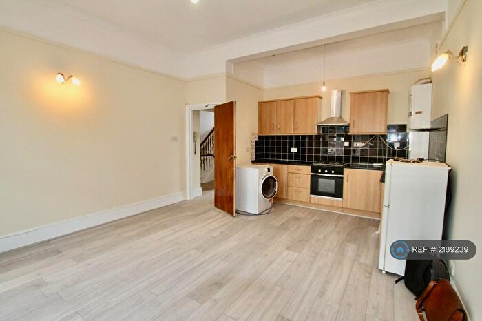 2 Bedroom Flat To Rent In Whitworth Road, London, SE25
