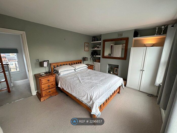 2 Bedroom Flat To Rent In Brixton, London, SW2