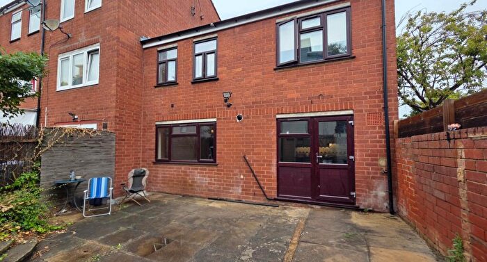 3 Bedroom House To Rent In Oulton Close, London, E5