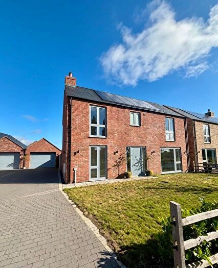 4 Bedroom Detached House For Sale In Woodpecker Close, Market Rasen, LN8