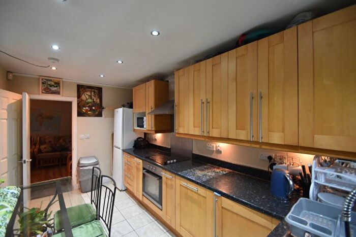 3 Bedroom Semi-Detached House To Rent In Cahir Street, London, E14
