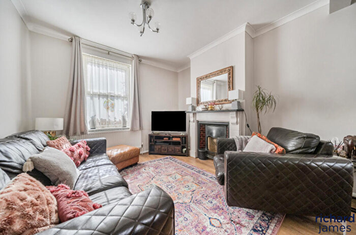 3 Bedroom Terraced House For Sale In William Street, Kingshill, Swindon, SN1