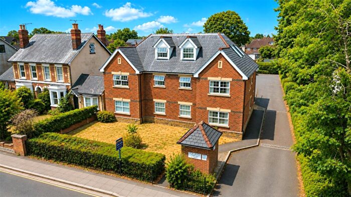2 Bedroom Apartment For Sale In Armour Road, Tilehurst, Reading, Berkshire, RG31
