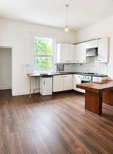 2 Bedroom Flat To Rent In Lordship Park, London, N16