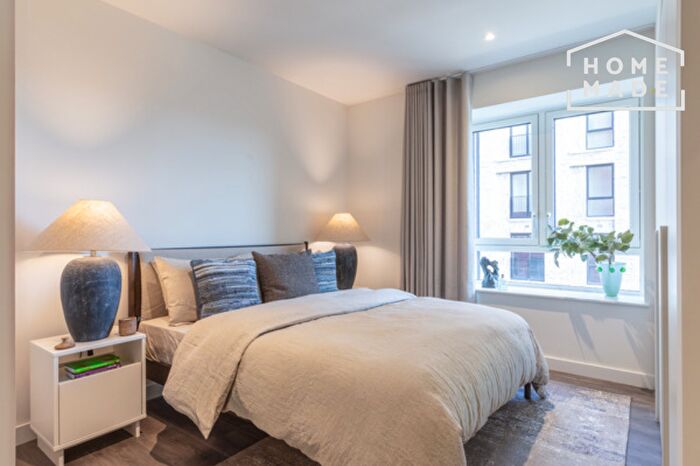 2 Bedroom Flat To Rent In The Maple, NW2