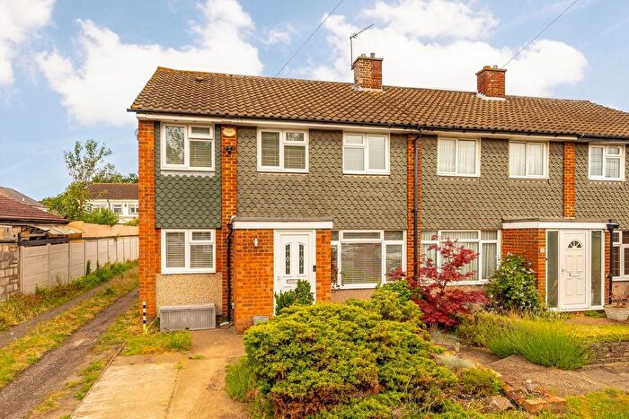3 Bedroom Property For Sale In Meadow Close, Whitton, TW4