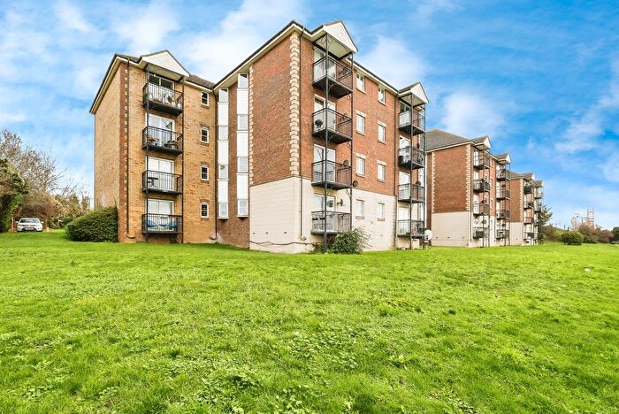 2 Bedroom Flat For Sale In Harrisons Wharf, Purfleet-On-Thames, Essex, RM19