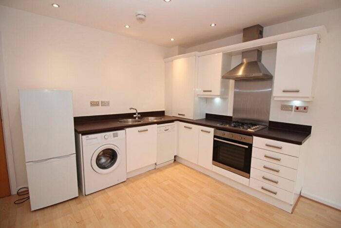 2 Bedroom Flat To Rent In Ellerman Road, City Centre, L3