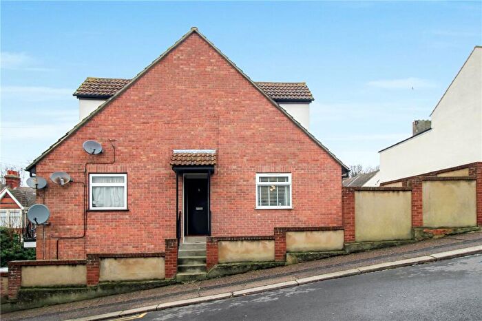 1 Bedroom Apartment For Sale In Toledo Road, Southend-on-Sea, Essex, SS1