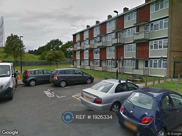 2 Bedroom Maisonette To Rent In Longheath Gardens, Croydon, CR0