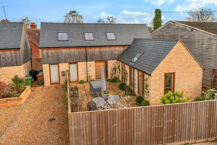 3 Bedroom Barn Conversion For Sale In Waterstock, Oxfordshire, OX33