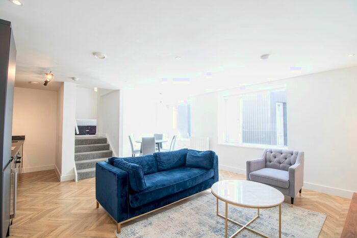 2 Bedroom Flat To Rent In Briggate, Leeds, LS1