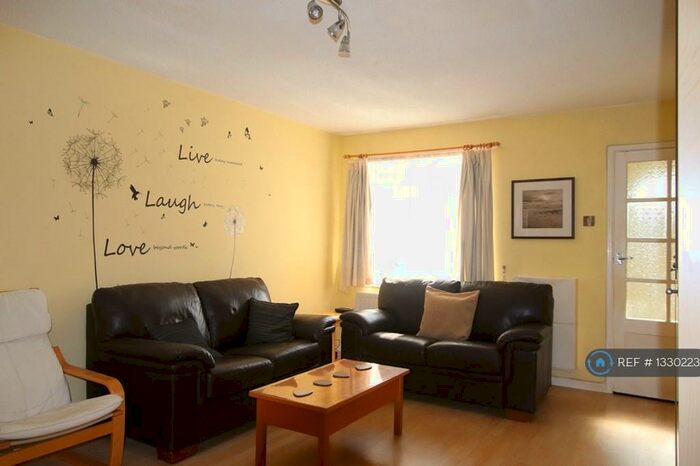 2 Bedroom End Of Terrace House To Rent In Windmill Court, Newcastle Upon Tyne, NE2