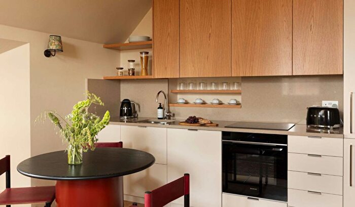 2 Bedroom Flat To Rent In Harley Street, London, W1G