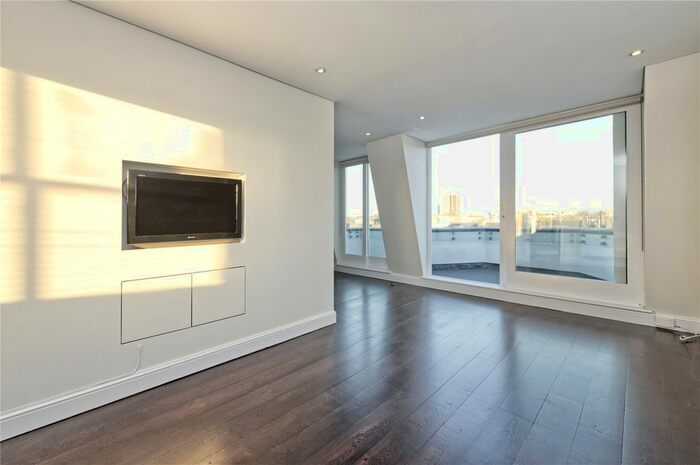 3 Bedroom Flat To Rent In Colville Gardens, Notting Hill, Uk, W11