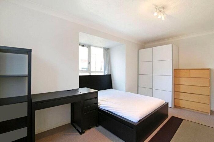 Flat To Rent In Lowry Court, SE16