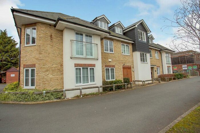 2 Bedroom Flat To Rent In Stoneylands Road, Egham, Surrey, TW20
