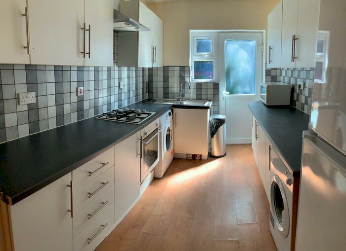 5 Bedroom Semi-Detached House To Rent In Clifton Avenue, Manchester, M14