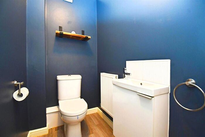2 Bedroom Semi-Detached House For Sale In Middlesex Road, Hull, HU8