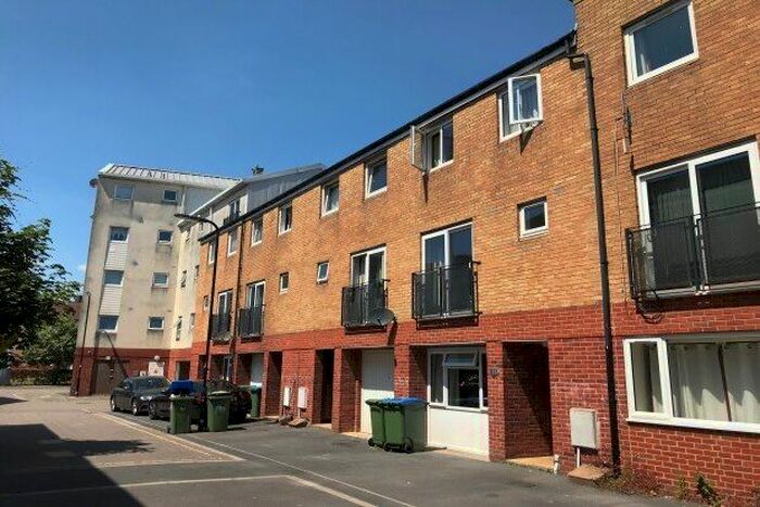 4 Bedroom Town House To Rent In Clench Street, Southampton, SO14