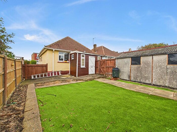 2 Bedroom Detached Bungalow To Rent In Park Crescent, Portslade, BN41