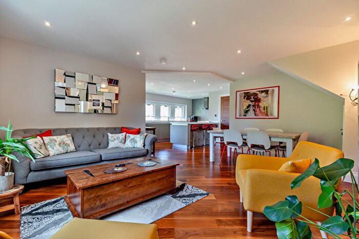 4 Bedroom Flat To Rent In Victoria Avenue, Harrogate, HG1