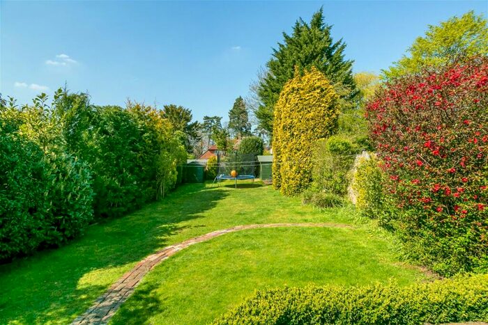 5 Bedroom Detached House For Sale In Carroll Avenue, Merrow, GU1