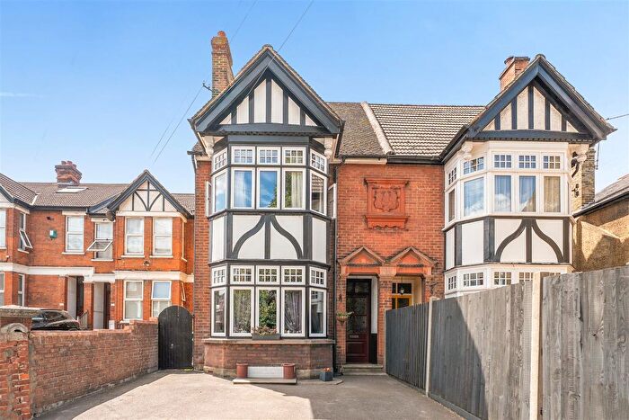 4 Bedroom Semi-Detached House For Sale In Hayle Road, Maidstone, ME15