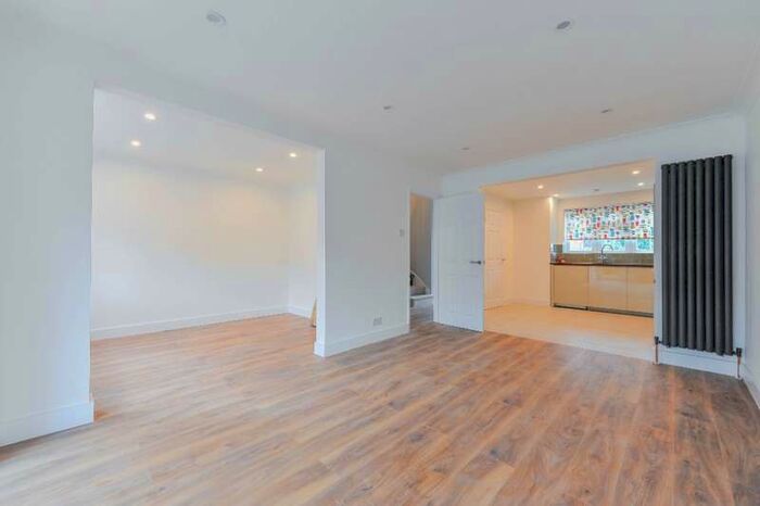 3 Bedroom House To Rent In Milbourne Lane Esher, KT10