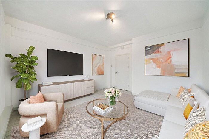 3 Bedroom Flat To Rent In Iron Mill Road, London, SW18