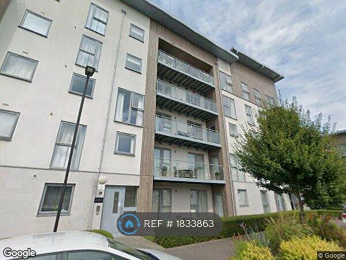 2 Bedroom Flat To Rent In Sallow House, Maidenhead, SL6