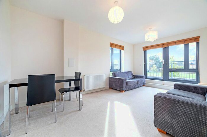 2 Bedroom Flat To Rent In Fisher Close, Rotherhithe, London, SE16