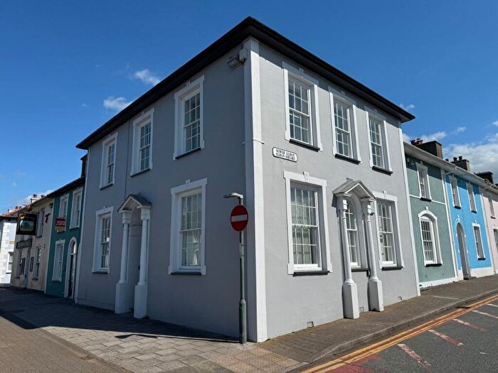 2 Bedroom Apartment For Sale In North Road, Aberaeron, SA46