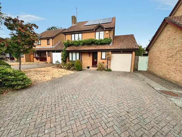 4 Bedroom Detached House For Sale In Arun Close, Winnersh, Wokingham, RG41
