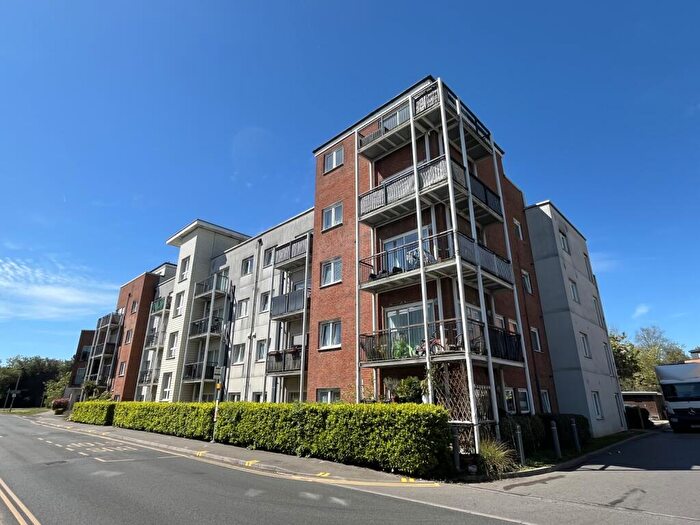 2 Bedroom Apartment For Sale In Canalside, Redhill, RH1