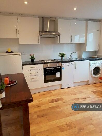 2 Bedroom Maisonette To Rent In Clitheroe Avenue, Harrow, HA2