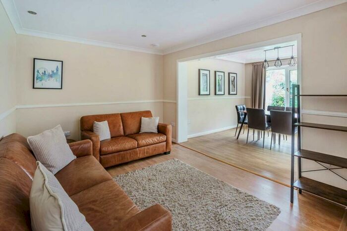 6 Bedroom Detached House To Rent In Martin Road, Guildford, GU2