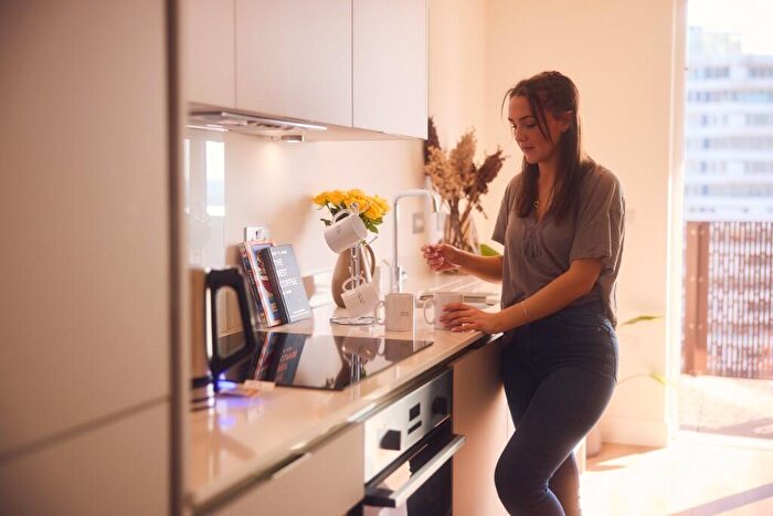 2 Bedroom Apartment To Rent In Cherry Orchard Road, Croydon, London, CR0