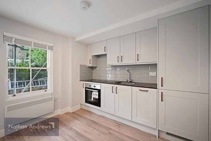 2 Bedroom Flat To Rent In St. Charles Square, London, W10