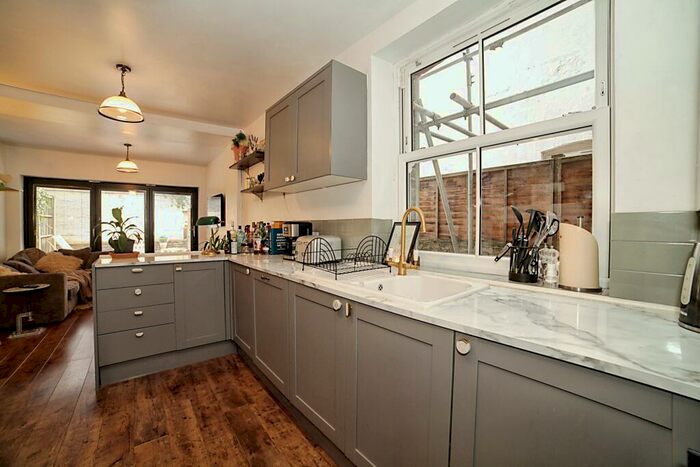 2 Bedroom Flat To Rent In Scrubs Lane, NW10