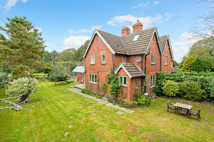 3 Bedroom Flat To Rent In Rowfant, Crawley, RH10