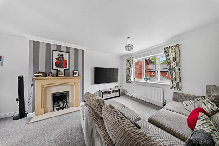 2 Bedroom Town House For Sale In The Acorns, Upton, Chester, CH2
