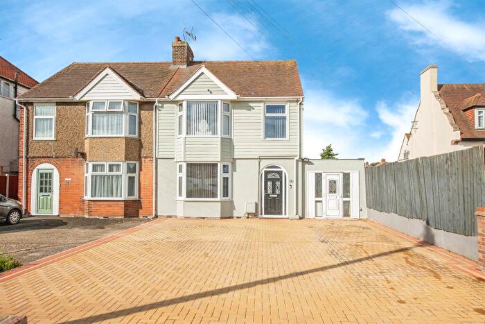 3 Bedroom Semi-Detached House For Sale In Oakley Road, Harwich, CO12