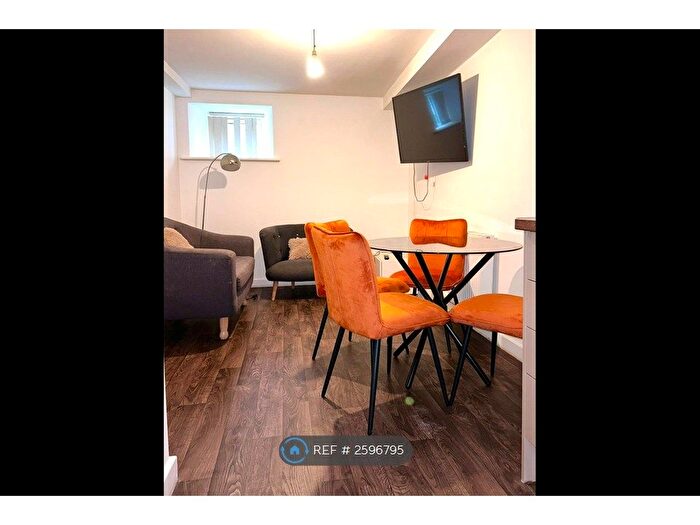 3 Bedroom Flat To Rent In High Park Street, Liverpool, L8